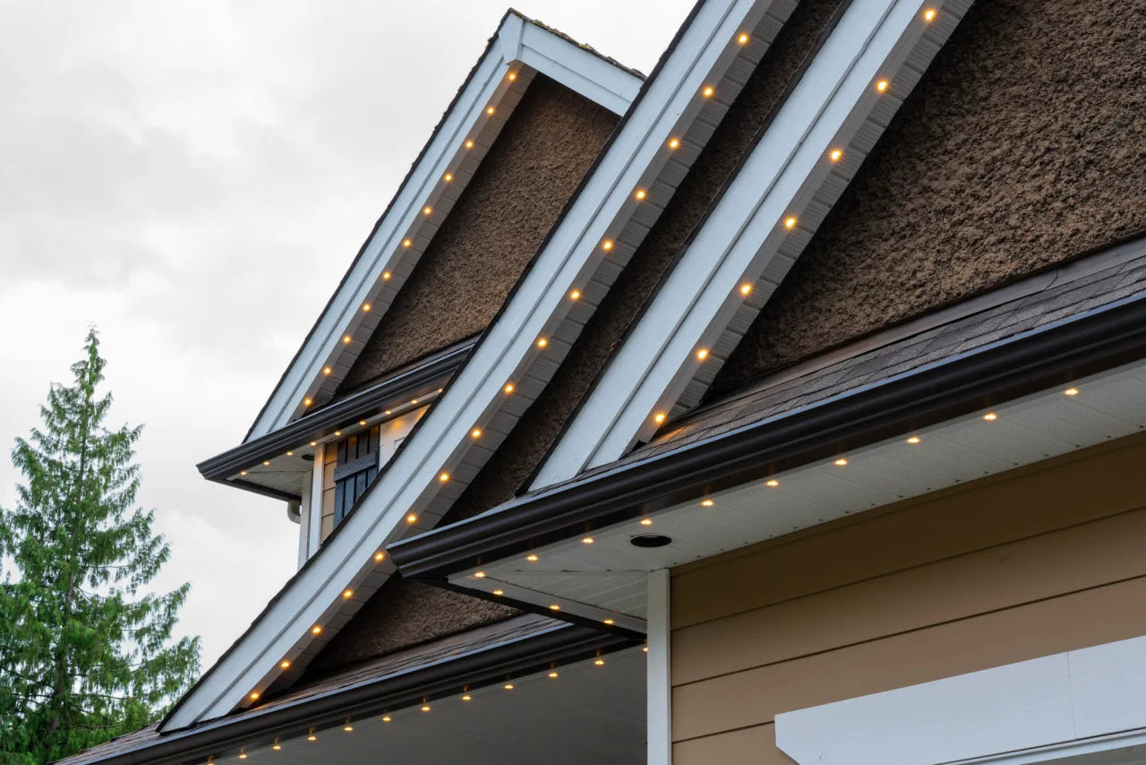 Installed lights following the roof edge